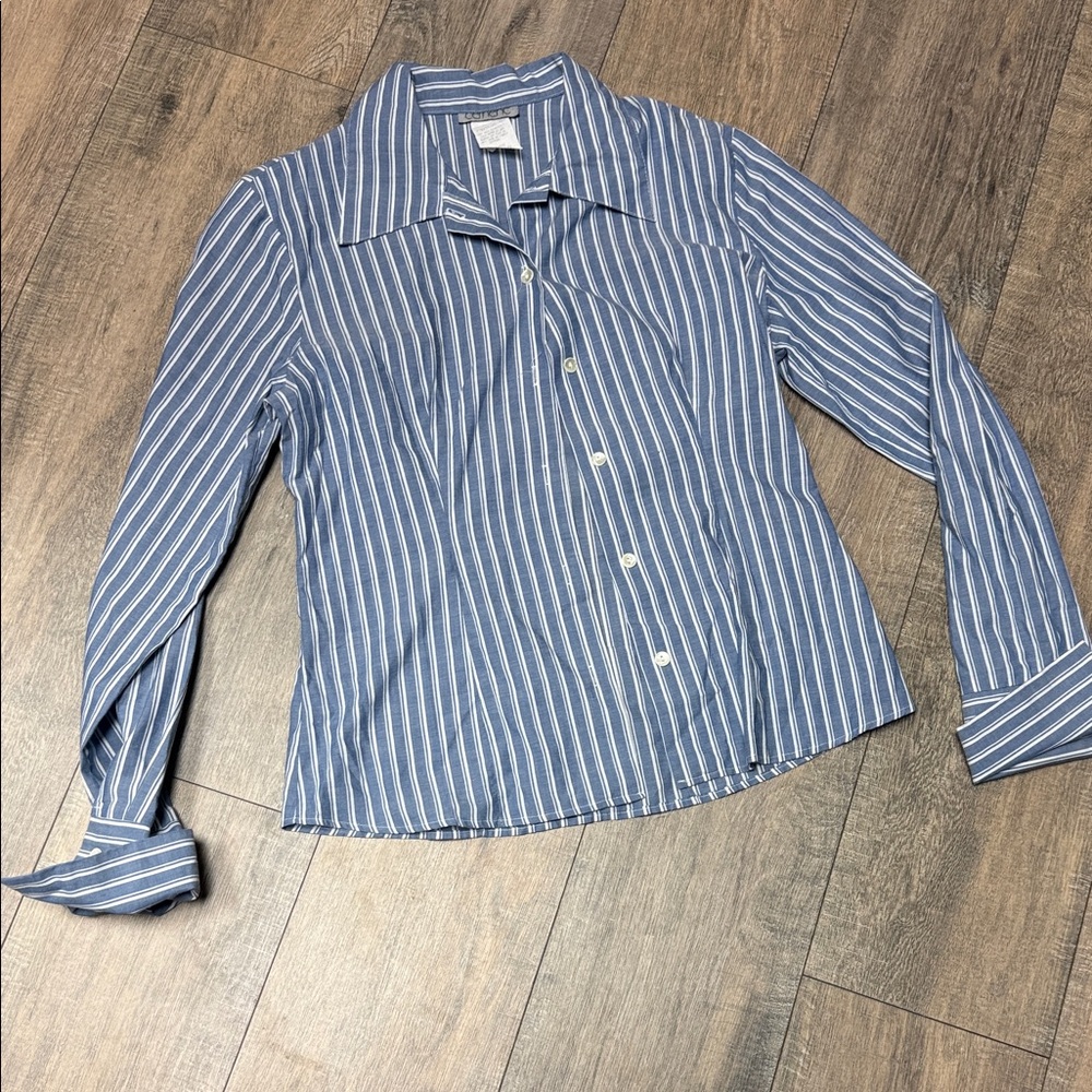Vintage Y2K 100% Cotton Blue and White Striped Shirt w Cuff Detail, fitted